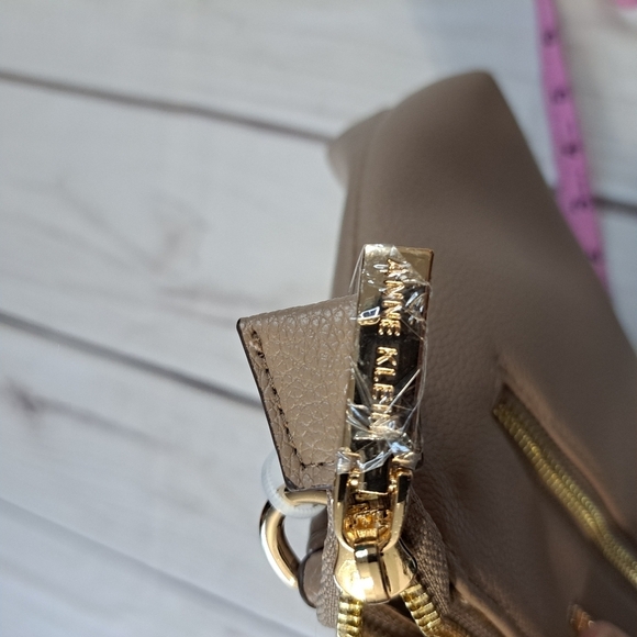 3 FOR 12 SALE Anne Klein Tan  Bag with Gold-Tone Accents NO STRAP - Picture 10 of 13